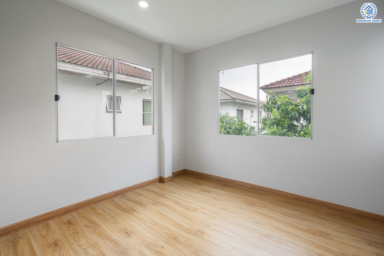 บ้านมือสองตกแต่งใหม่ แบรนด์ L&H ม.พฤกษ์ลดา ติวานนท์-ราชพฤกษ์ เนื้อที่ 52.6 ตร.ว. ฟังก์ชัน 3 ห้องนอน 2 ห้องน้ำ จอดรถได้ 2 คัน บนทำเลติดใหญ่ ถนน 345 ต่อเนื่อง ถ.ราชพฤกษ์ เชื่อมต่อหลายเส้นทาง ใกล้ทางด่วน "ศรีสมาน"